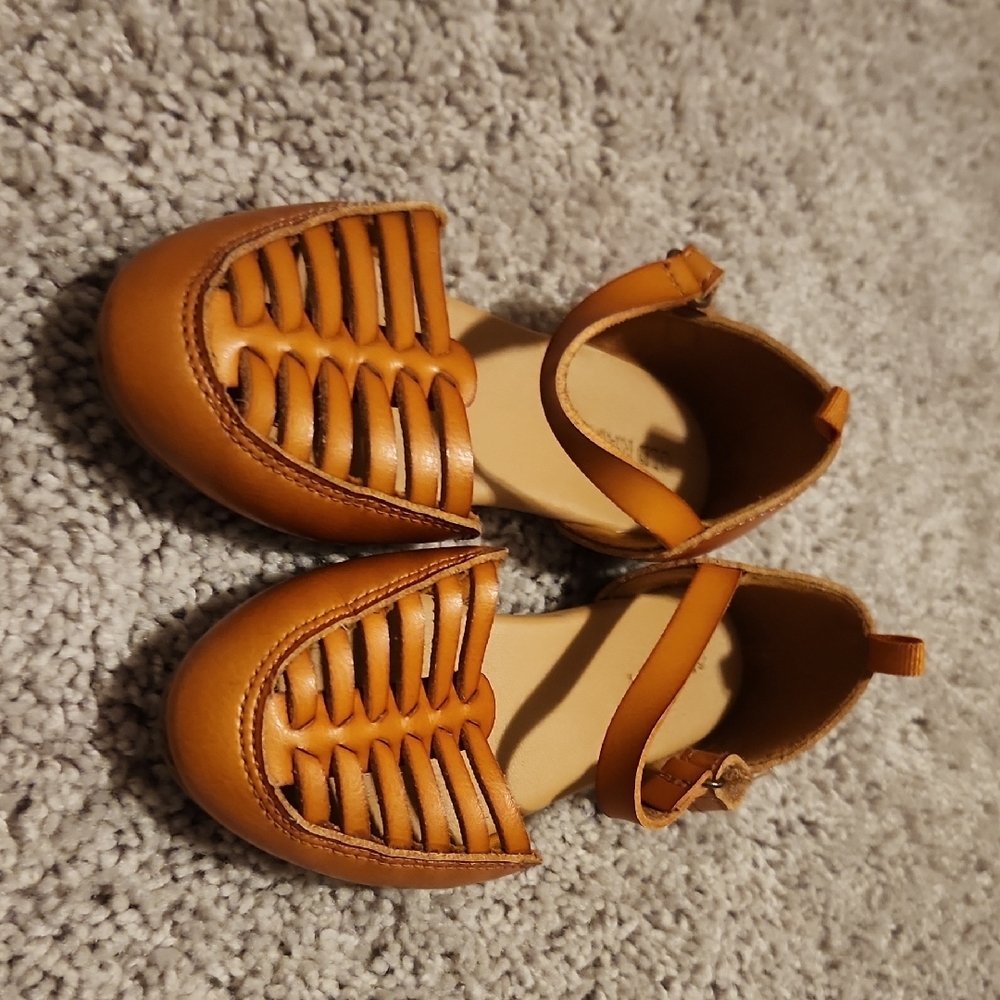 Old Navy Tan Kids Sandals - Size 10